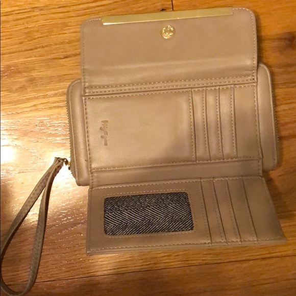 Tan wristlet - Picture 2 of 3